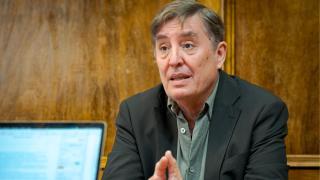 García Montero habla de Elisa, su nieta y su fallecida mujer, Almudena Grandes. 