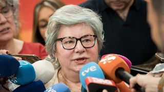 Dolores Vázquez tras recibir la Medalla a la Promoción de los Valores de Igualdad.