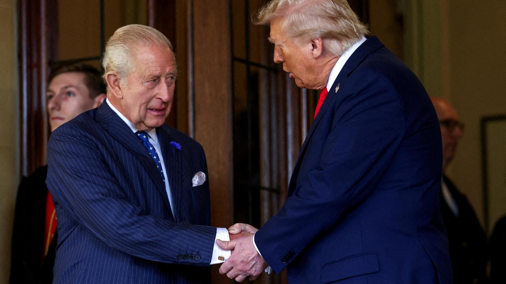 Carlos III 'el Reconciliador': viaja para restaurar las relaciones EEUU-Reino Unido rotas por el choque entre Starmer y Trump