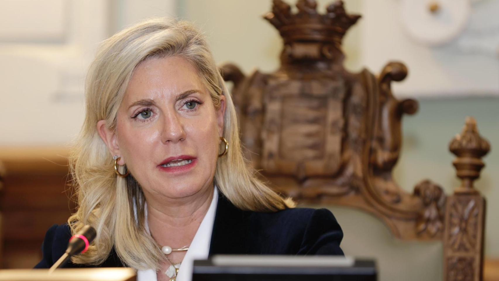 La tienente de alcalde y concejala de Educación y Cultura de Valladolid, Irene Carvajal, durante la sesión plenaria de este lunes en el Ayuntamiento.jpeg