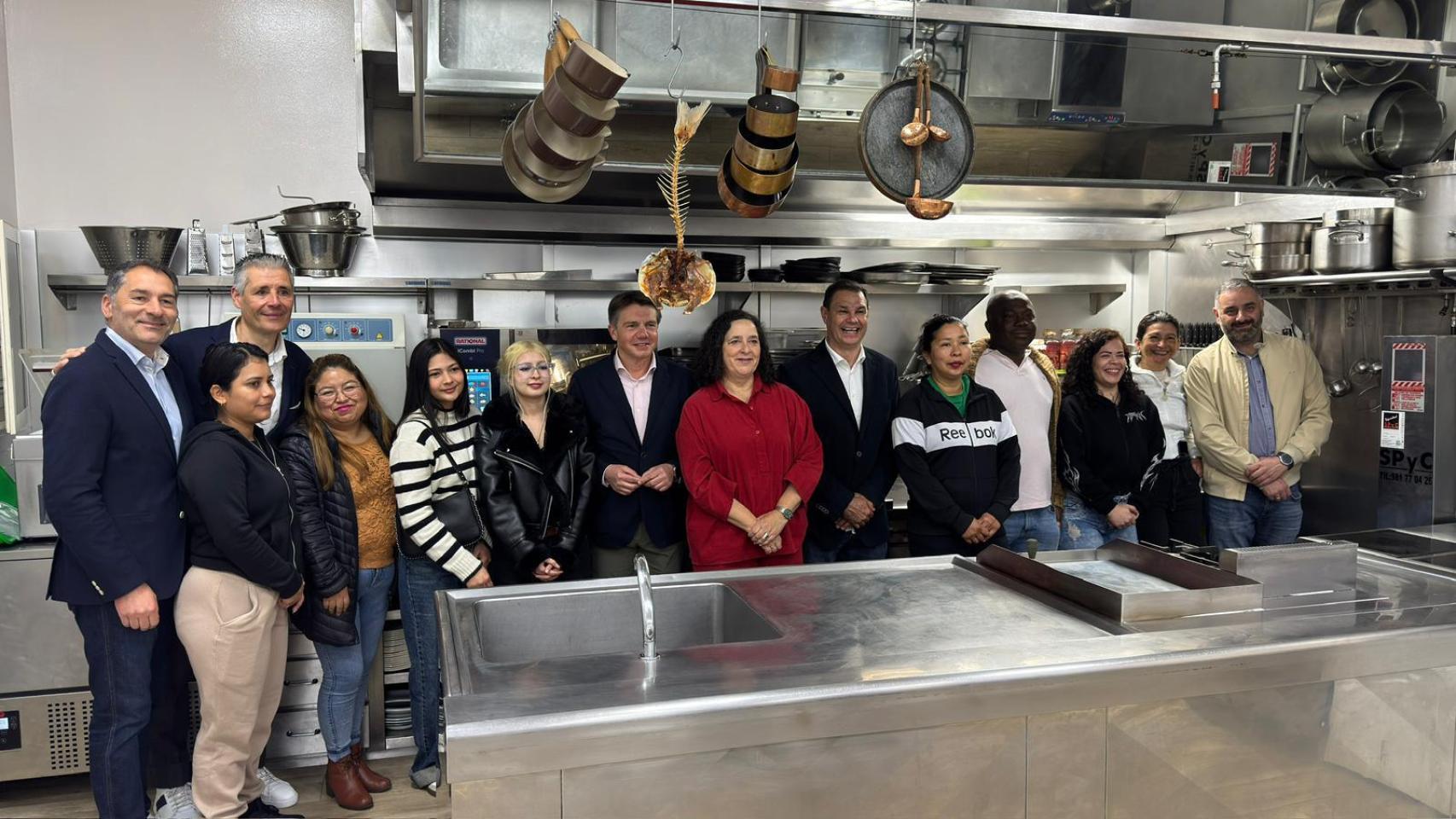 Cargos públicos y nuevos alumnos, este lunes, en la apertura de un curso en la Escuela de Hostelería de A Coruña.