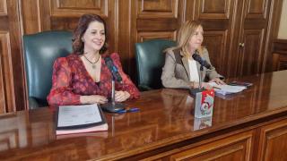 La alcaldesa de Teruel, Emma Buj, presenta las nuevas ayudas para el alquiler.