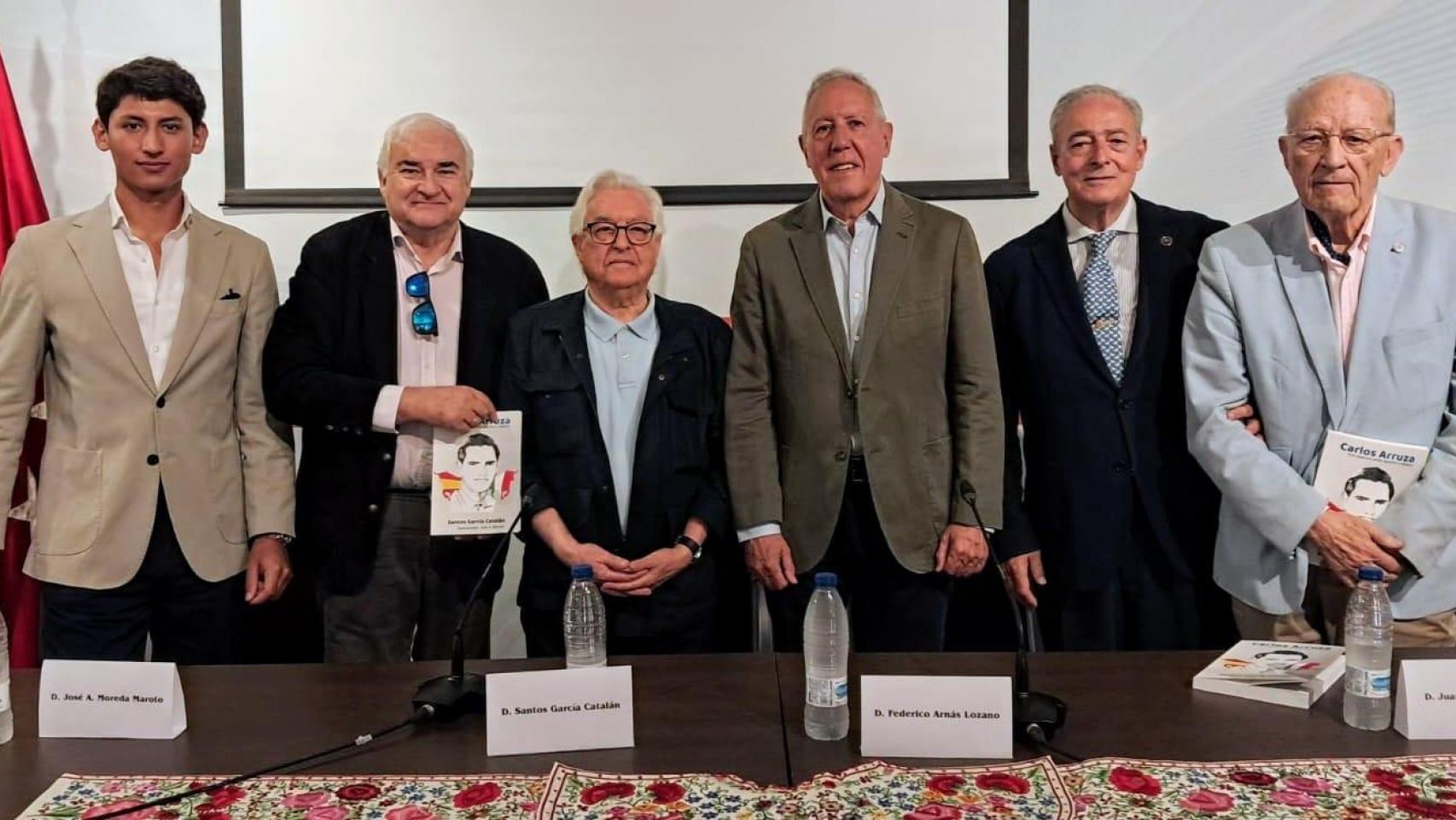 Presentación del libro con Santos García Catalán, tercero por la izquierda.