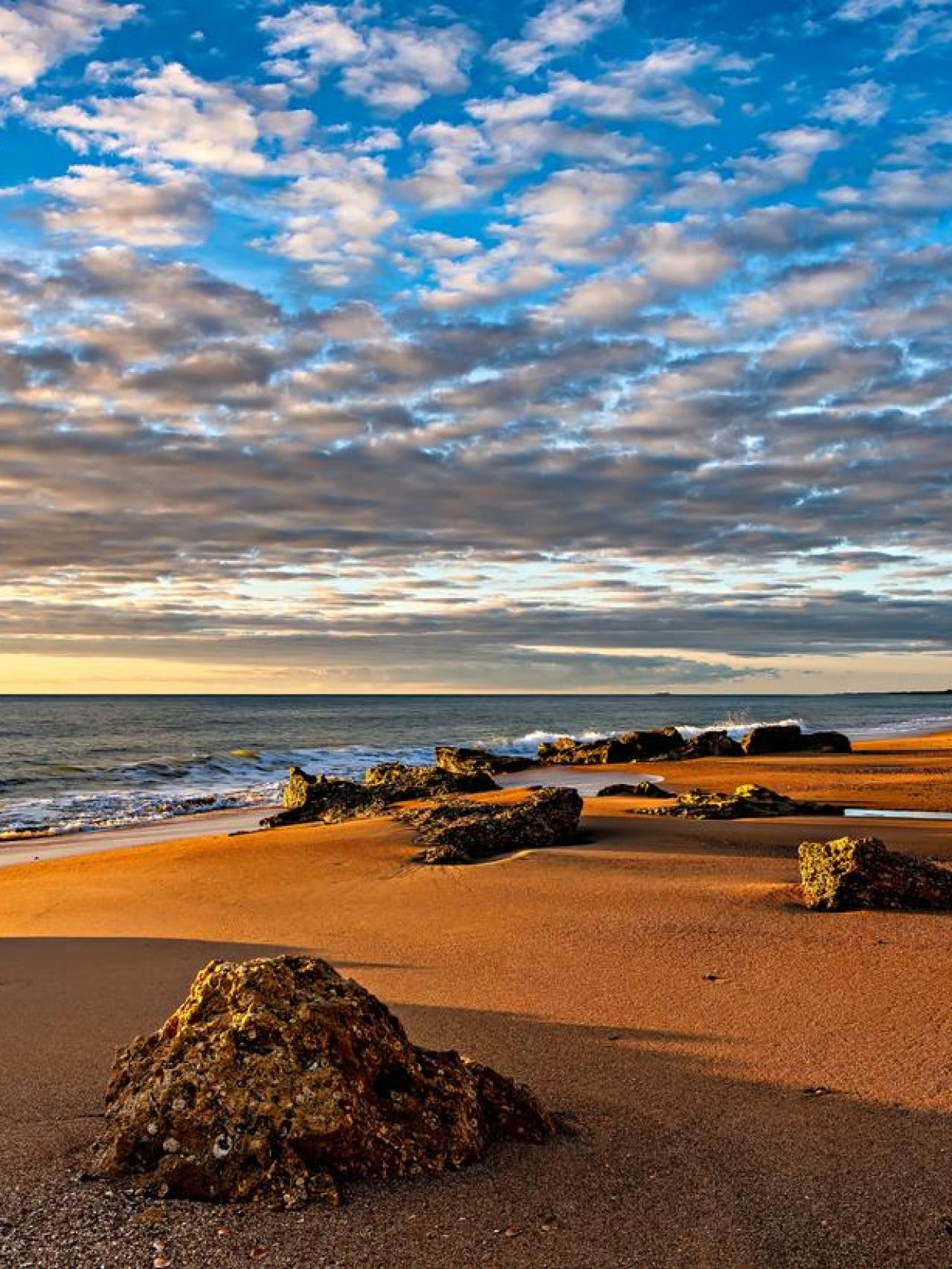 Atardecer en una de las playas de Conil de la Frontera.