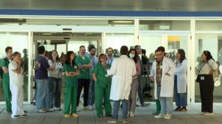 Protestas a las puertas del Hospital de Toledo. Foto: Europa Press.