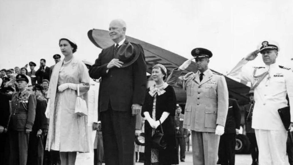 Isabel II y Dwight Eisenhower.