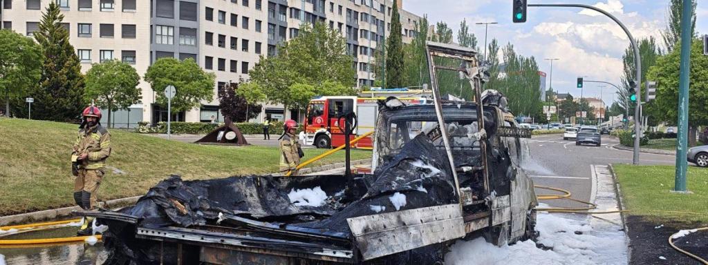 Así ha quedado el camión incendiado