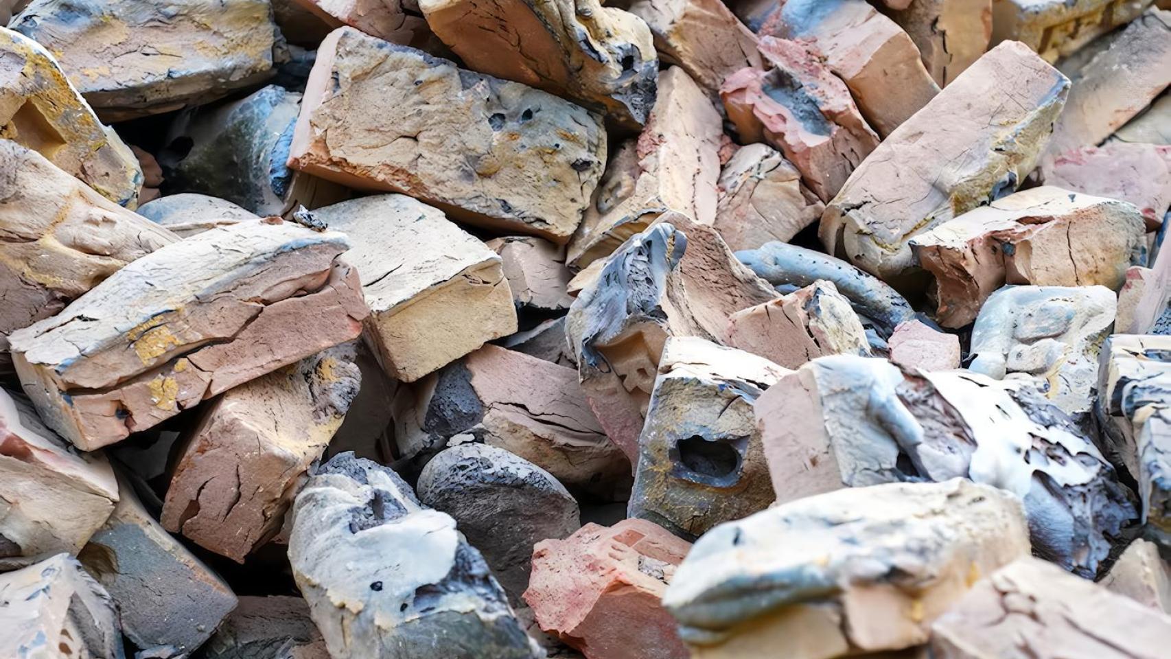 pile-of-broken-and-weathered-bricks_632498-60811_waifu2x_photo_noise3_scale.png