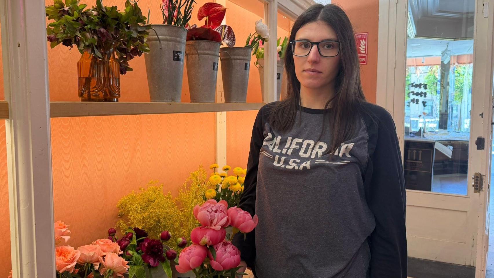 Beatriz Fernández, empleada de Bendita Flor en A Coruña
