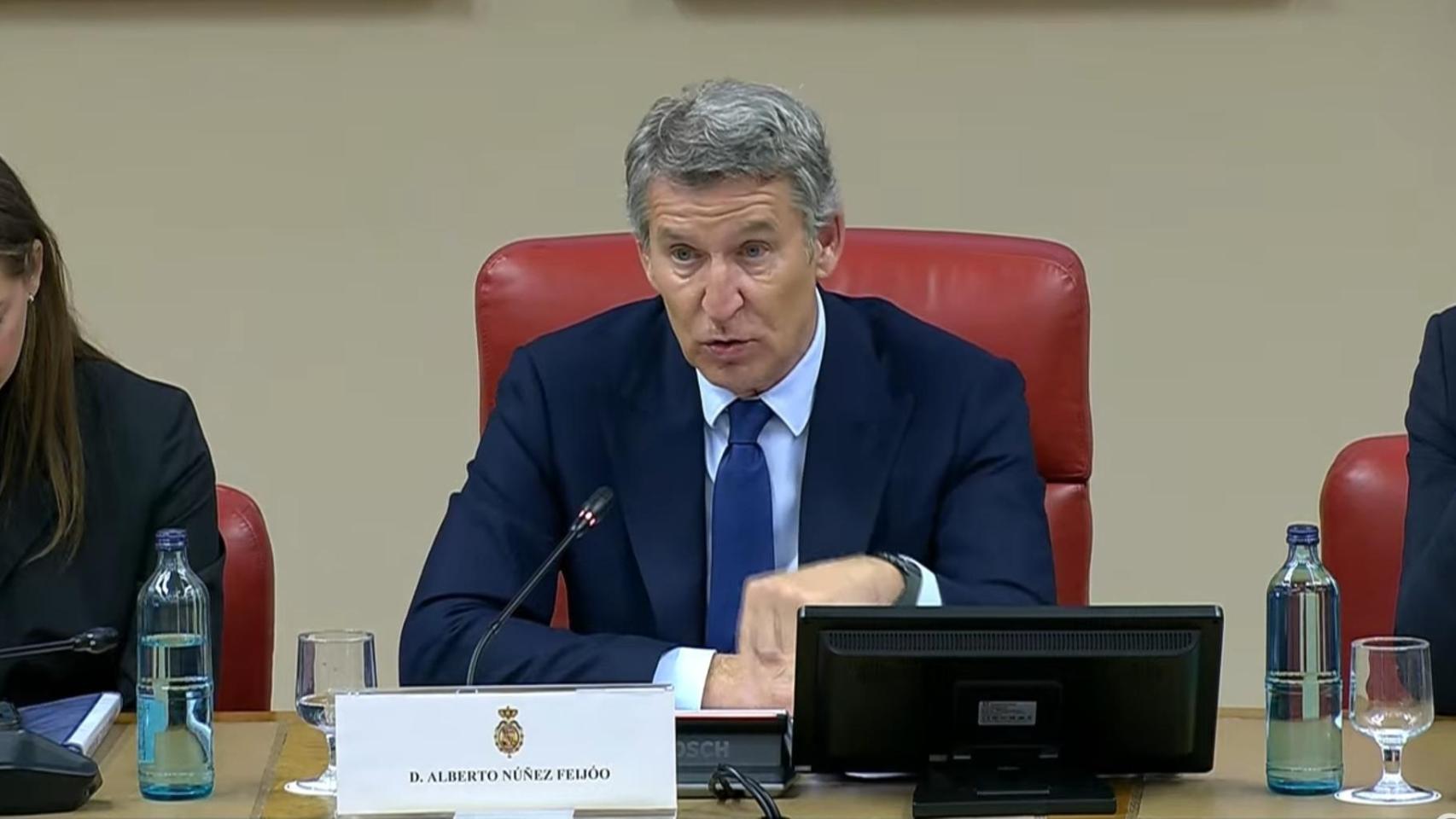 Alberto Núñez Feijóo, presidente del PP, en la inaguración de la jornada 'A un año del gran apagón', en el Congreso.