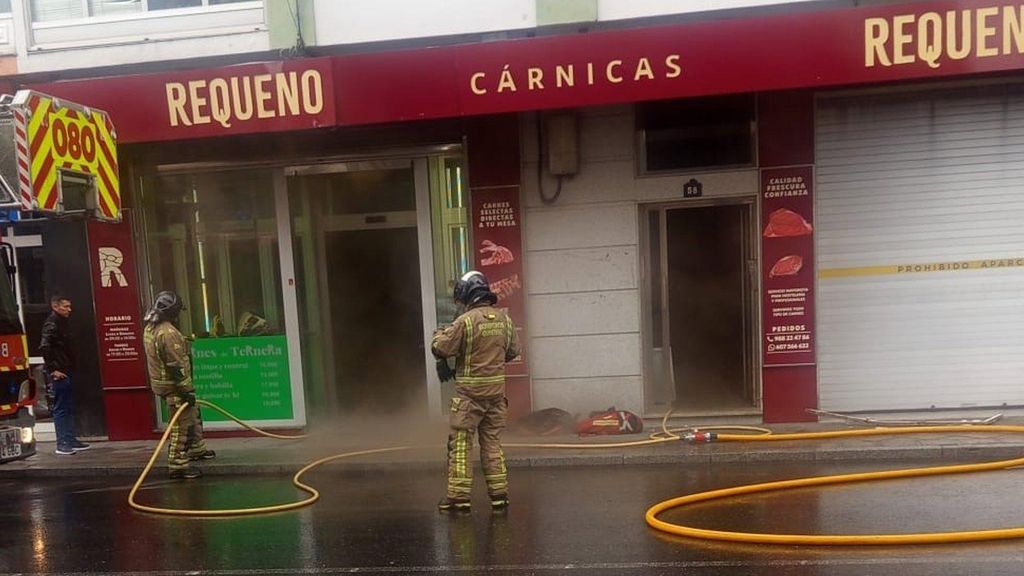 Arde una carnicería en Ourense.