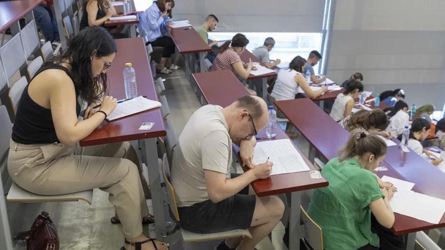UMU y Accem lanzan un máster en migraciones internacionales para formar a especialistas en intervención social