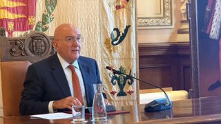 El alcalde de Valladolid, Jesús Julio Carnero, durante la rueda de prensa informativa de este martes..jpeg