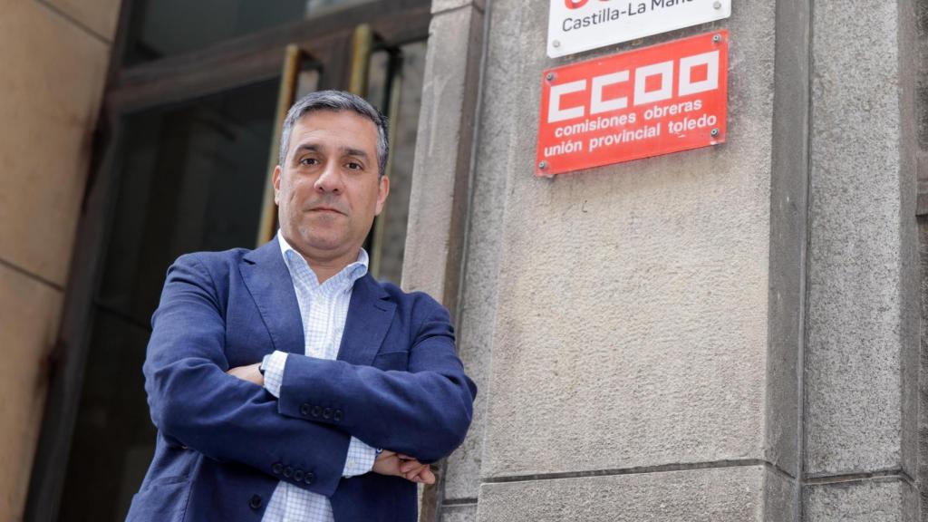 Javier Ortega, a las puertas de la sede de CCOO Castilla-La Mancha.