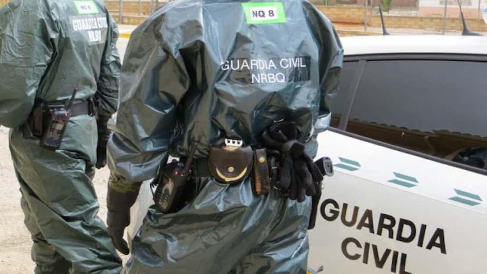 Imagen de los agentes del Gedex-NRBQ de la Guardia Civil.