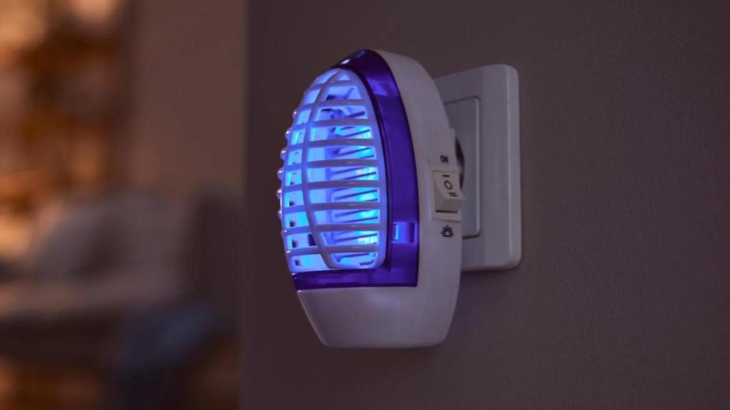 Enchufe antimosquitos UV