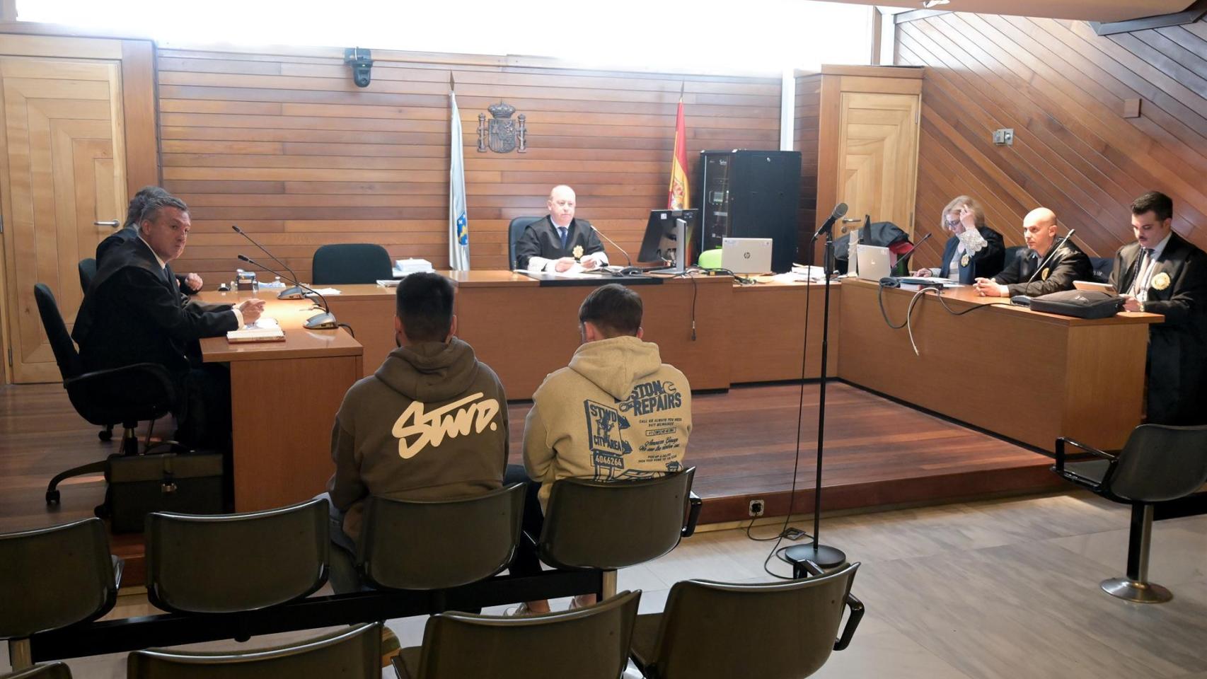 Los acusados de golpear a Yoel Quispe durante la celebración del juicio por la agresión mortal al joven en diciembre de 2023