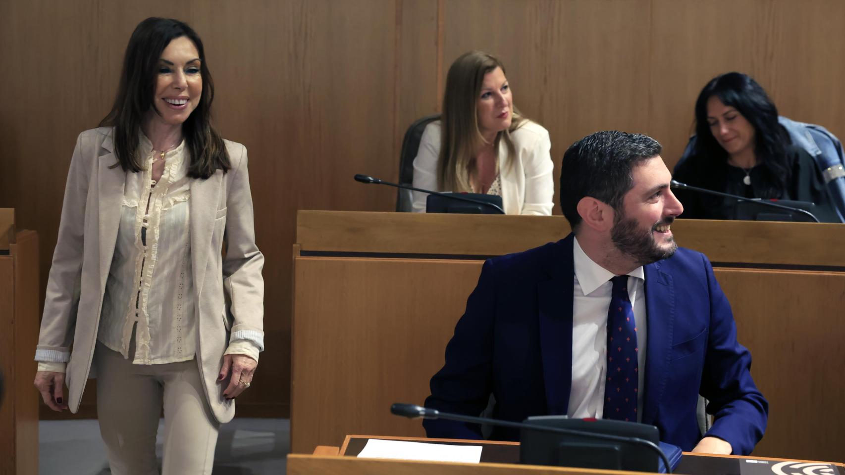 Alejandro Nolasco (Vox), momentos antes del discurso de investidura de Jorge Azcón