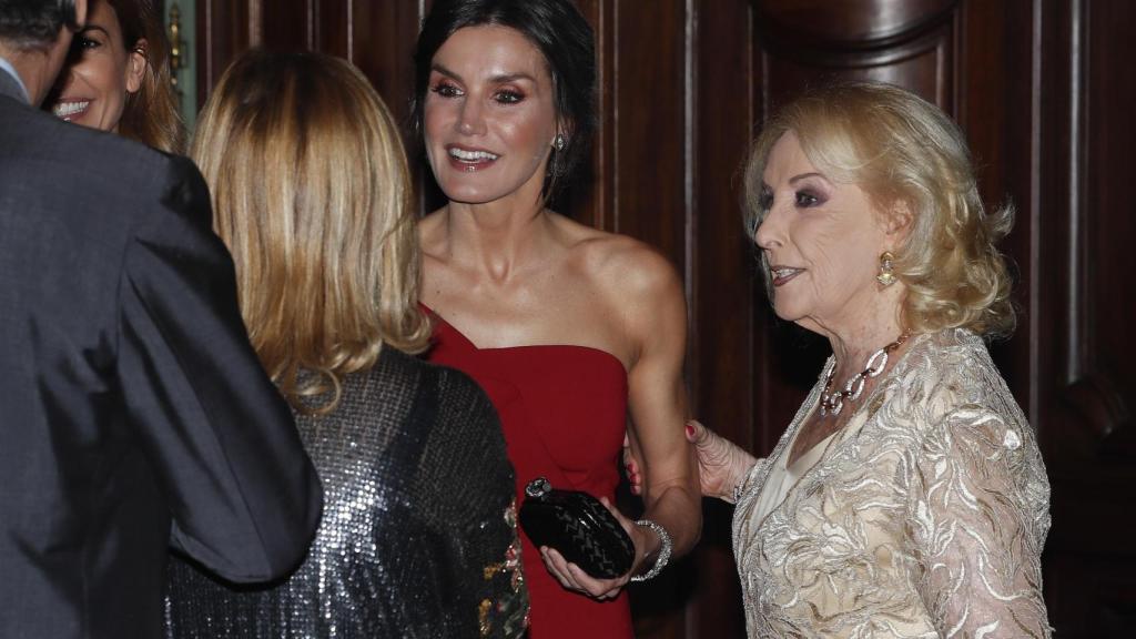 Mirtha Legrand con la reina Letizia, en 2019, en Buenos Aires.