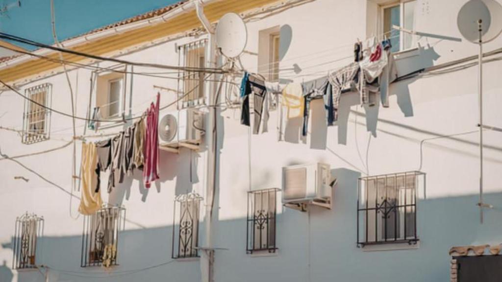Aunque el balcón pertenezca a un propietario, su uso puede estar limitado si afecta a la imagen exterior del inmueble.