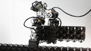 El robot del MIT que construye m