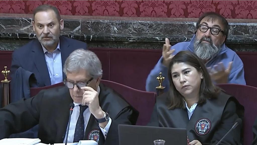 El exministro Ábalos y su asistente, Koldo García, ayer en el juicio que se sigue contra ellos en el Tribunal Supremo.