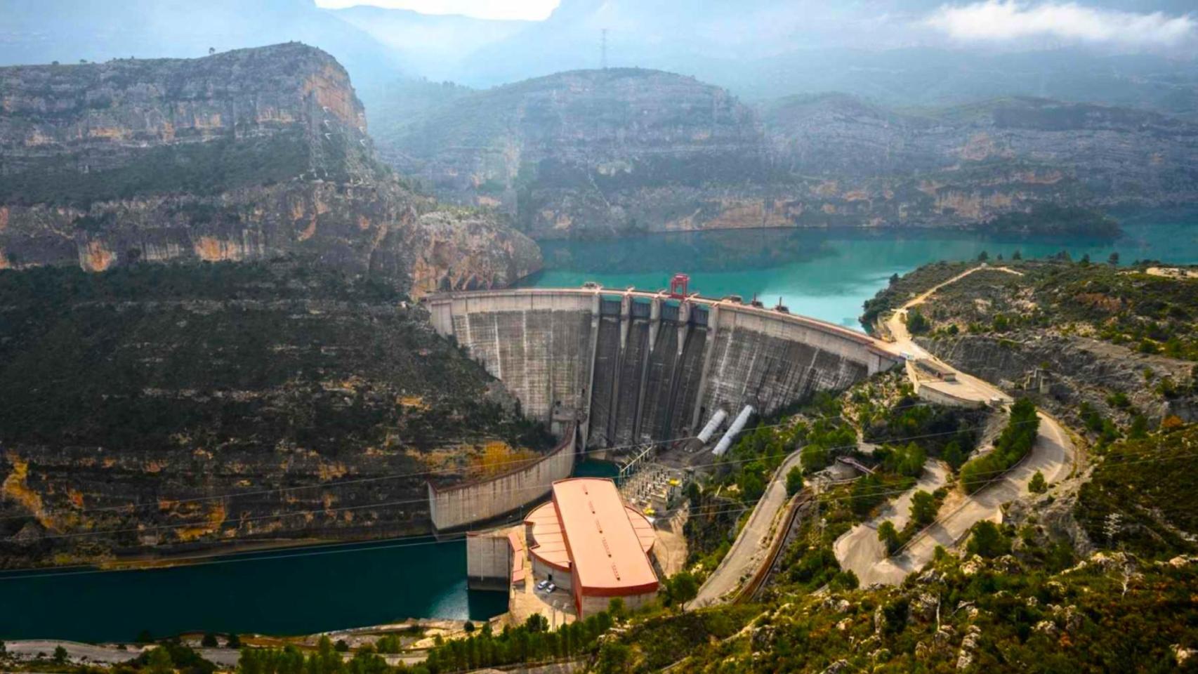 El embalse español referente en Europa con una una gigabatería de más de 1.700 MW que supera a las nucleares