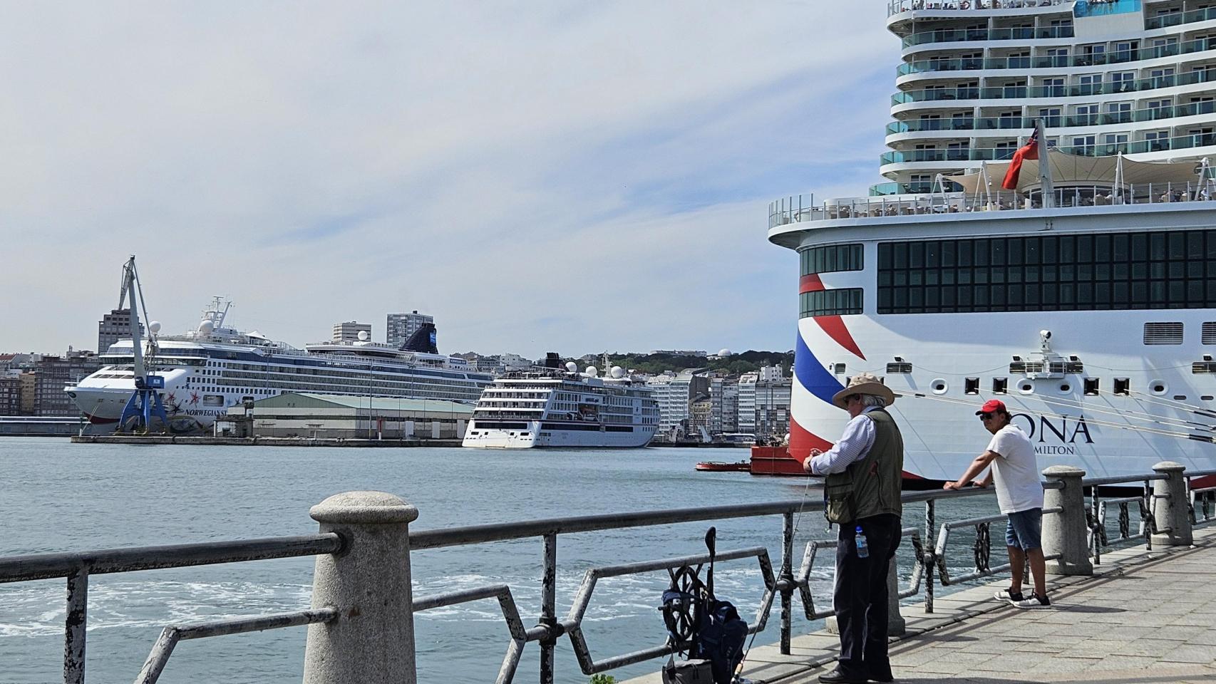 Triple escala de cruceros este 28 de abril en A Coruña.