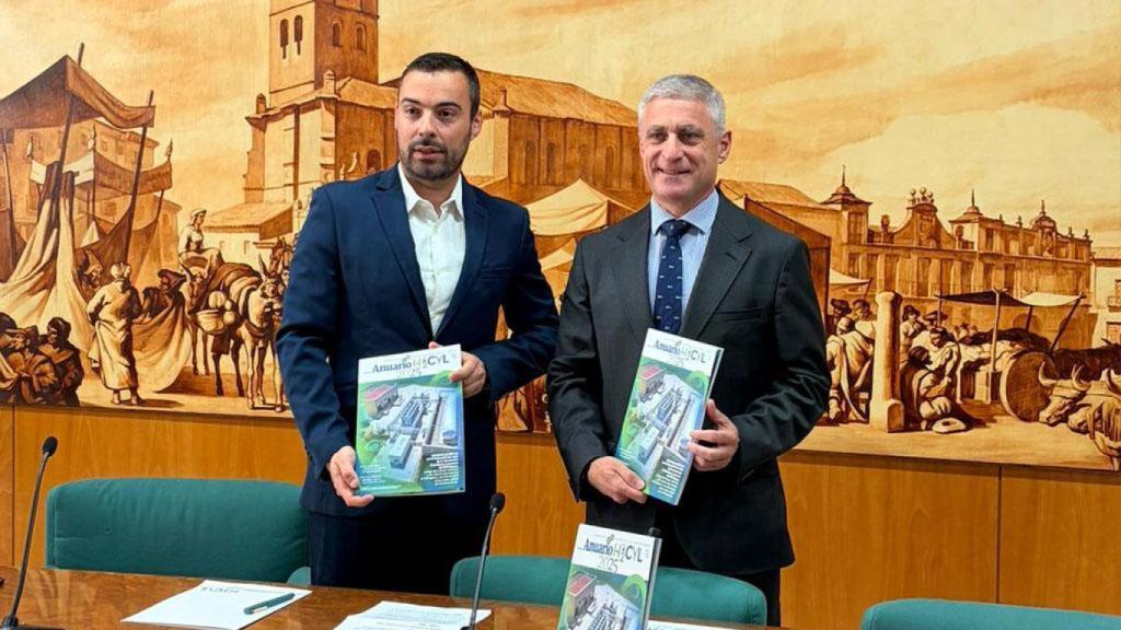 Rafael Barbero y Javier Robador, Presidente y Gerente de H2CYL en la presentación del Anuario H2CYL 2025. Asamblea de socios de H2CYL abril 2026, Valladolid. Anuario de H2CYL 2025.