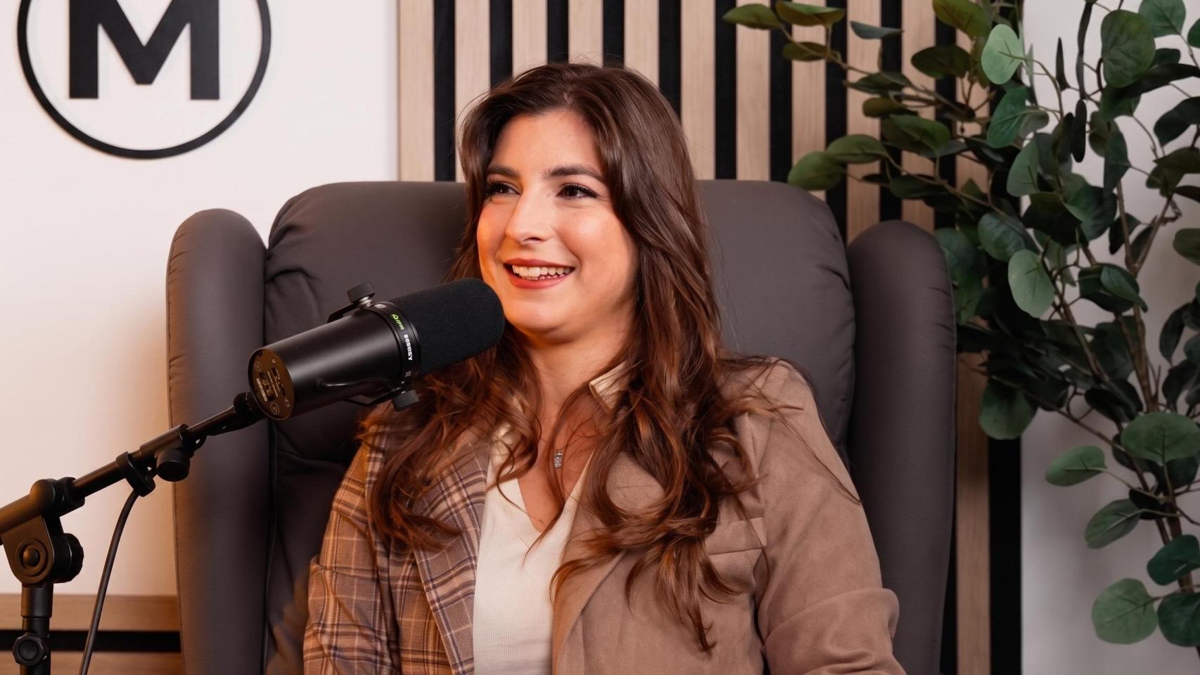 Ainoa en el canal de YouTube Rutas de Éxito.