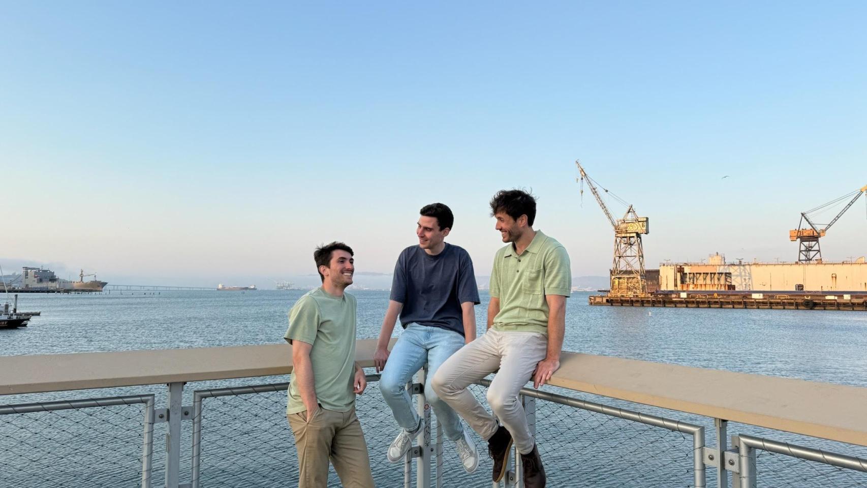Pablo Palafox, Luis Paarup y Javier Palafox, cofundadores de HappyRobot y actuales CEO, CTO y COO de la compañía.