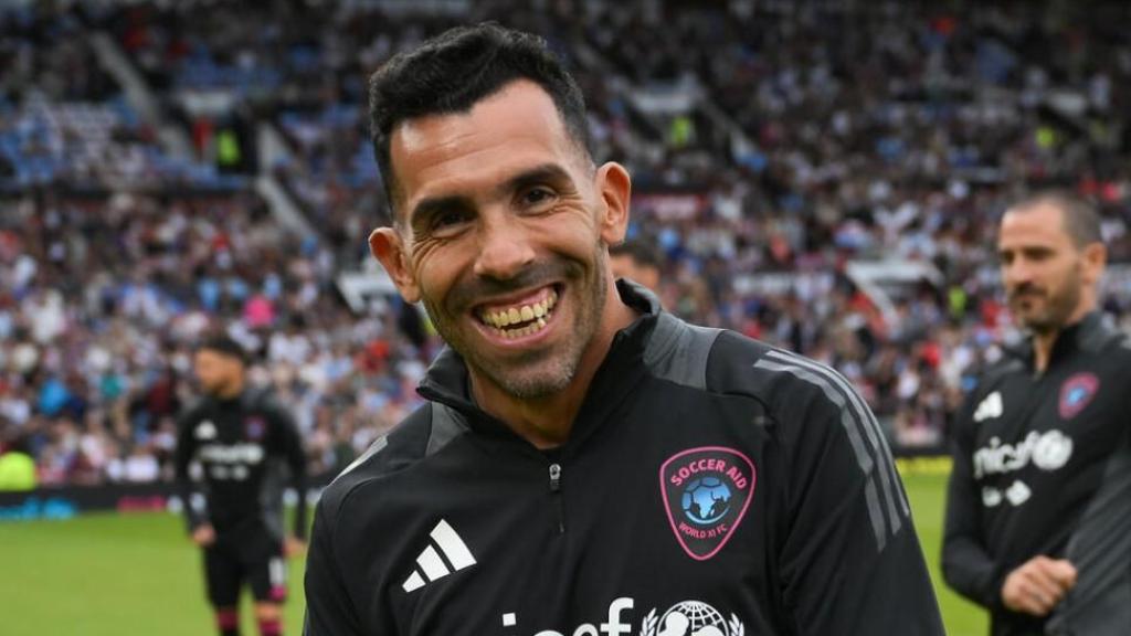 Carlos Tevez durante un partido de exhibición.