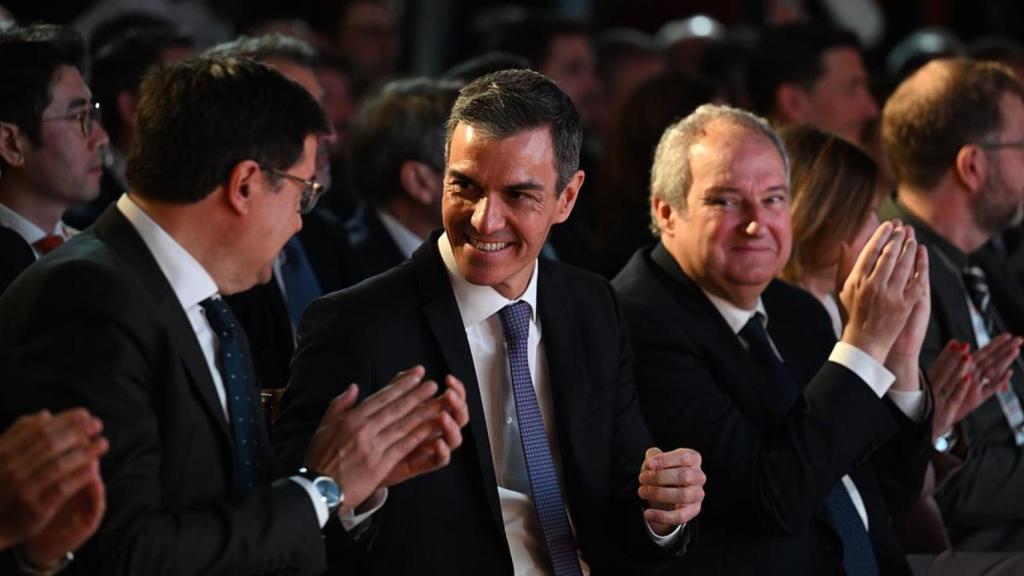 El presidente del Gobierno, Pedro Sánchez, en la inauguración del foro 'Invest in Spain Summit', junto a los ministros para la Transformación Digital y de la Función Pública, y de Industria y Turismo