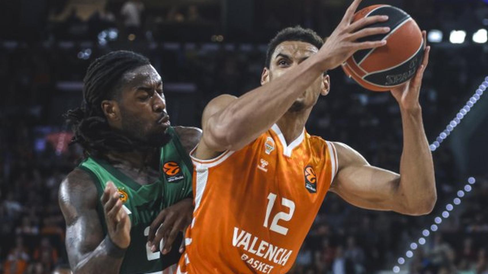 Un lance del partido entre Valencia Basket y Panathinaikos.