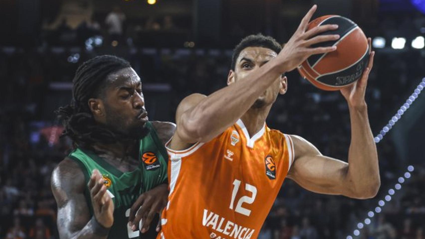 Un lance del partido entre Valencia Basket y Panathinaikos.