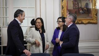 La presidenta de Les Corts, Llanos Massó, junto a diputados del PP. José Cuéllar / Corts