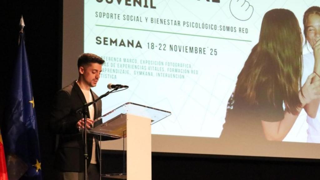 El concejal Miguel Fuentes, en la inauguración de las Jornadas de Bienestar Emocional Juvenil.