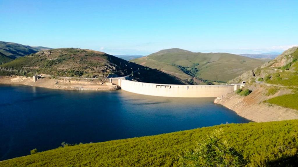 El embalse español con una potencia de 1.800 MW que apunta a ser el corazón energético de Europa con una inversión histórica