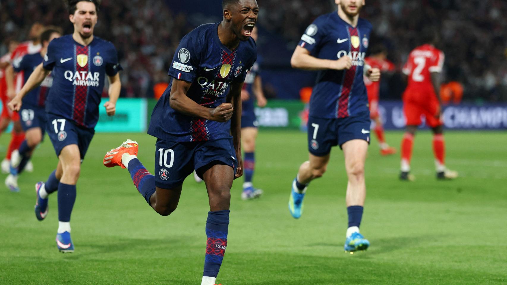 PSG y Bayern rinden homenaje al fútbol y los de Luis Enrique toman ventaja en el camino hacia la final de Champions