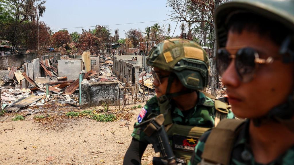 La toma del poder por parte del ejército en 2021 desencadenó en Myanmar una rebelión armada de carácter nacional que aún perdura y sigue ardiendo en la actualidad.