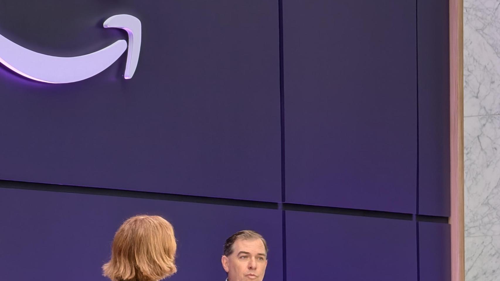 Los directivos Julia White (CMO) y Matt Garman (CEO)