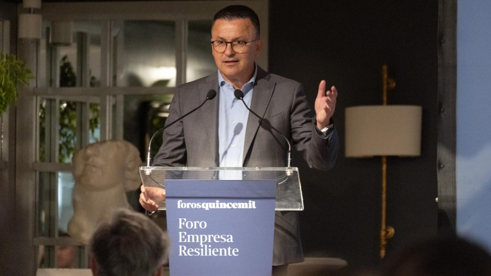 El conselleiro de Emprego, Comercio e Emigración, José González, en el Foro Empresa Resiliente.