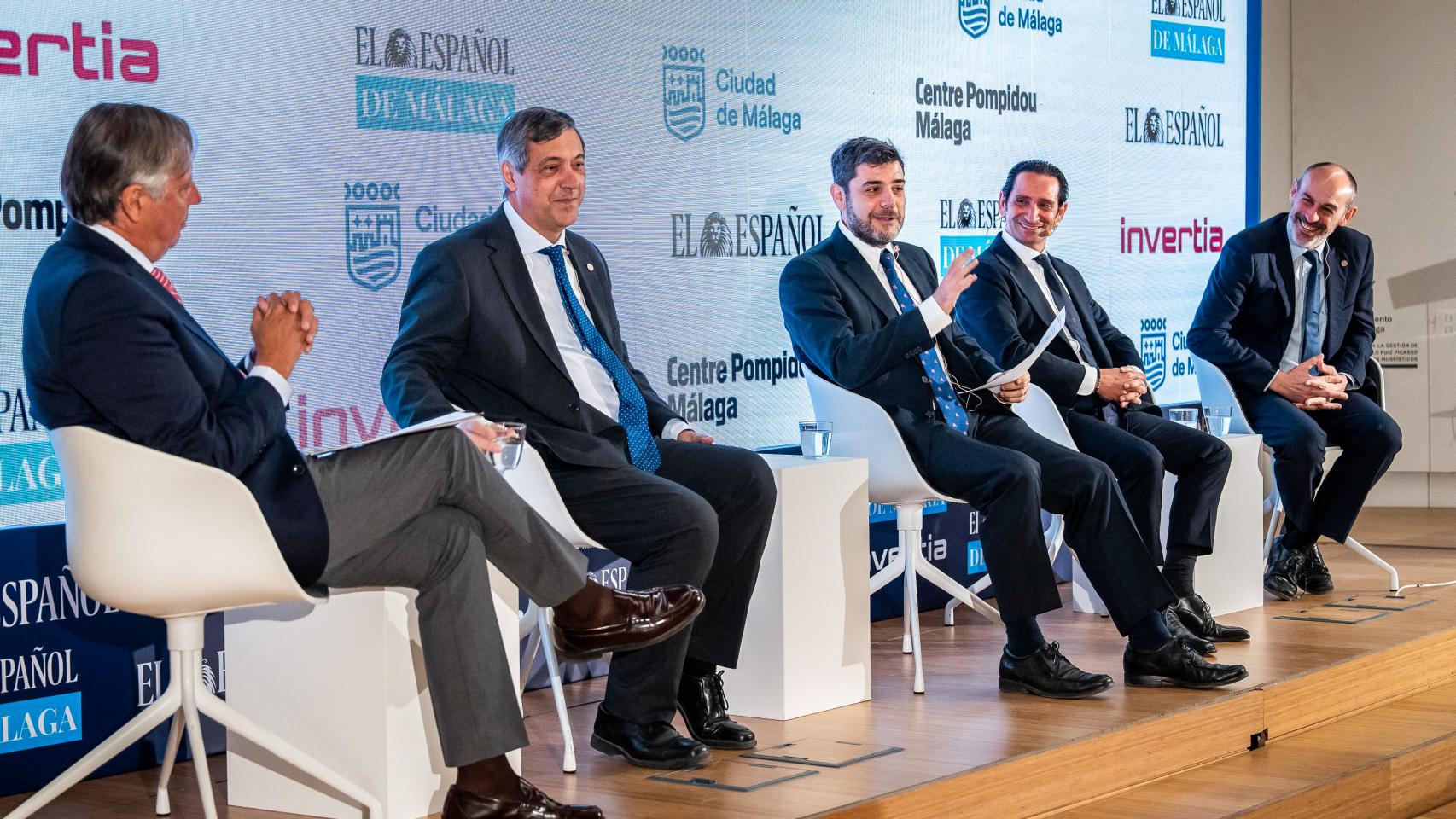 José Carlos Escribano, Teodomiro López, Ángel Recio, Manuel Márquez y José Rodríguez en una mesa redonda del V Foro de Educación, Innovación y Economía de Málaga.
