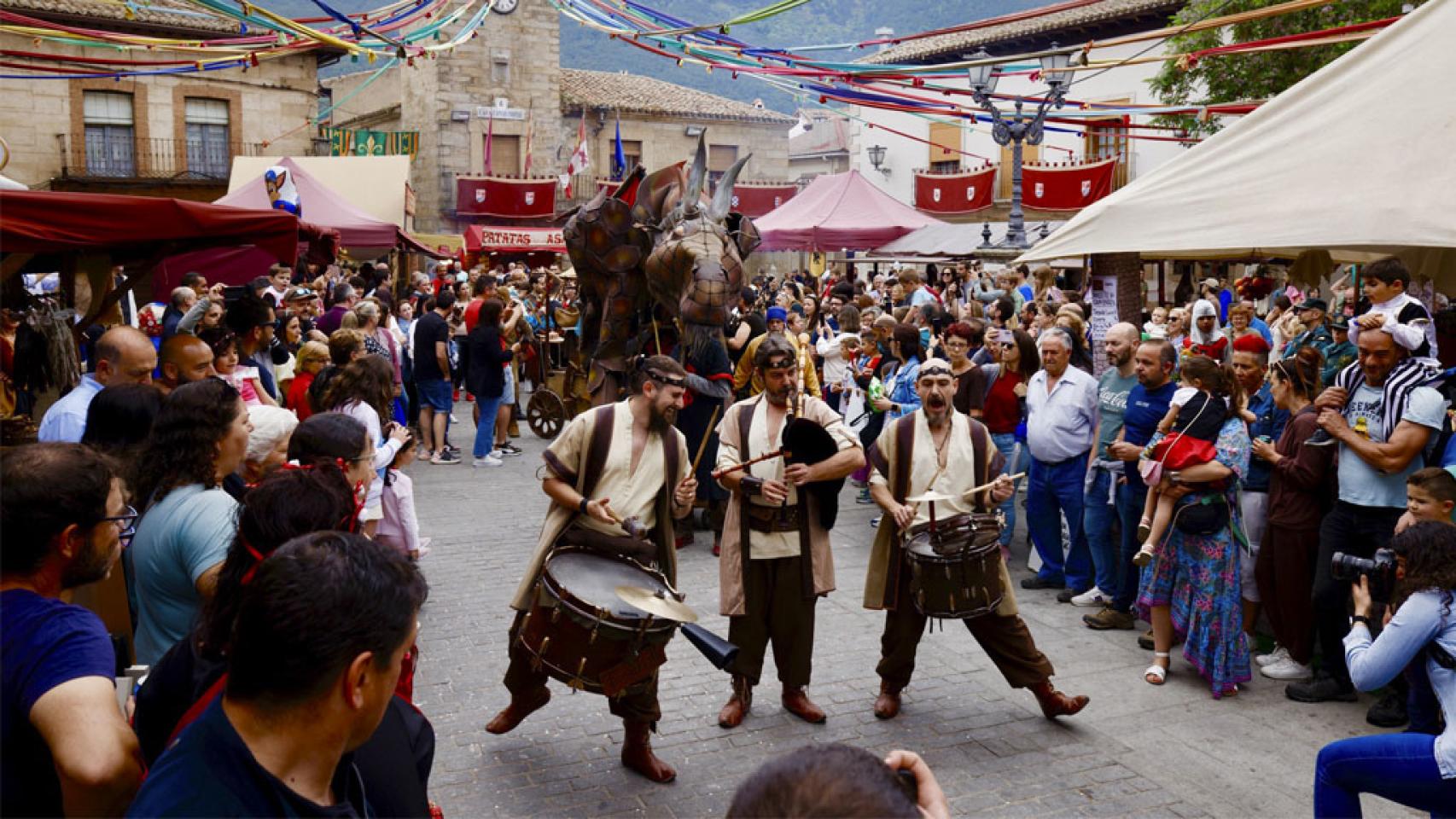 Fiesta y diversión en el Mercado Medieval de La Adrada.