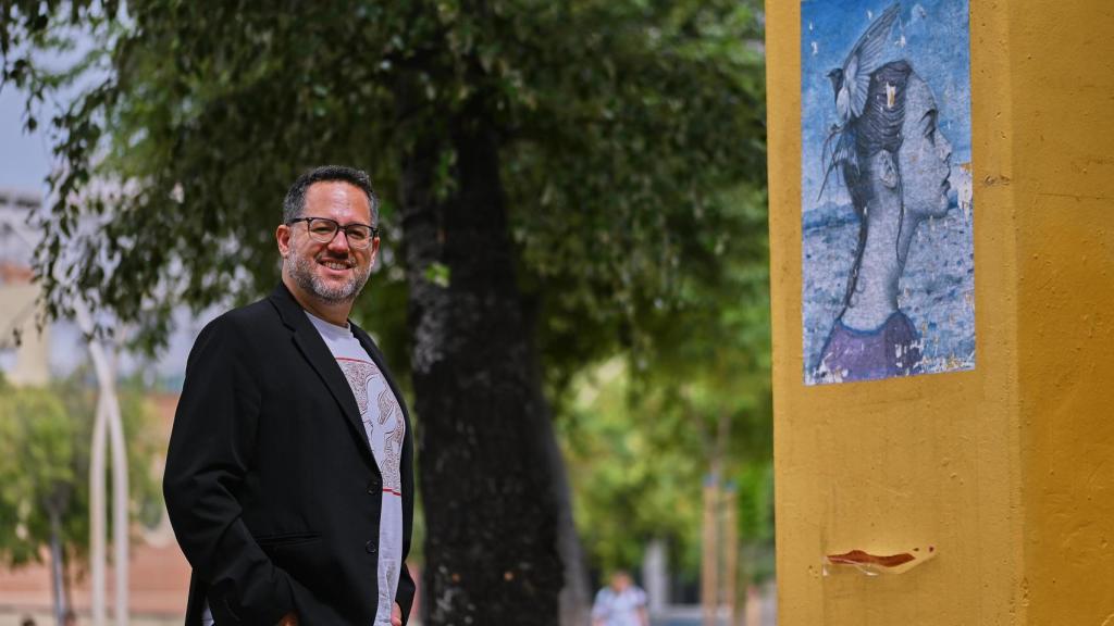José Ignacio García posa para la entrevista en la Alameda.