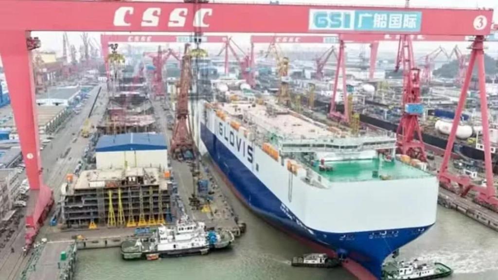 El brco en un muelle de China