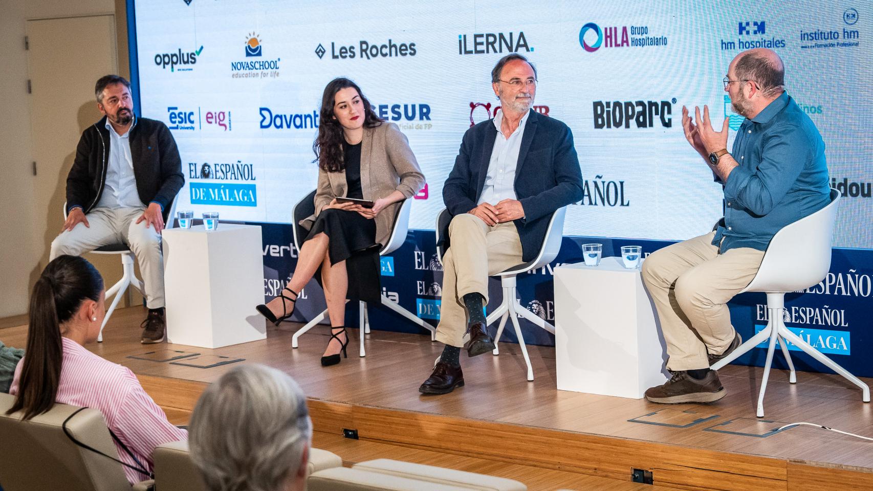 Una imagen de la mesa redonda.