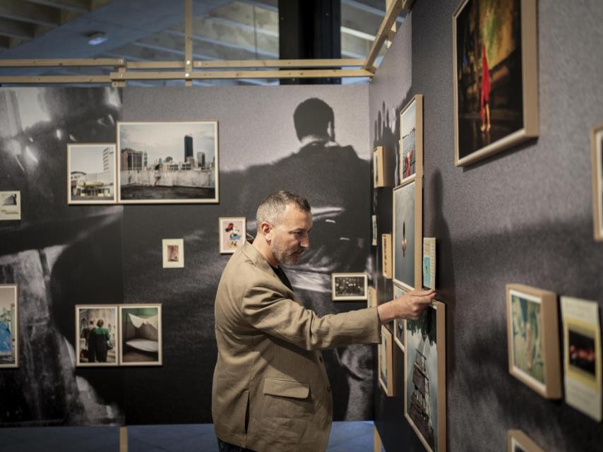 Matias Costa dentro de 'Lo que nace', su exposición en Fujikina 2026.