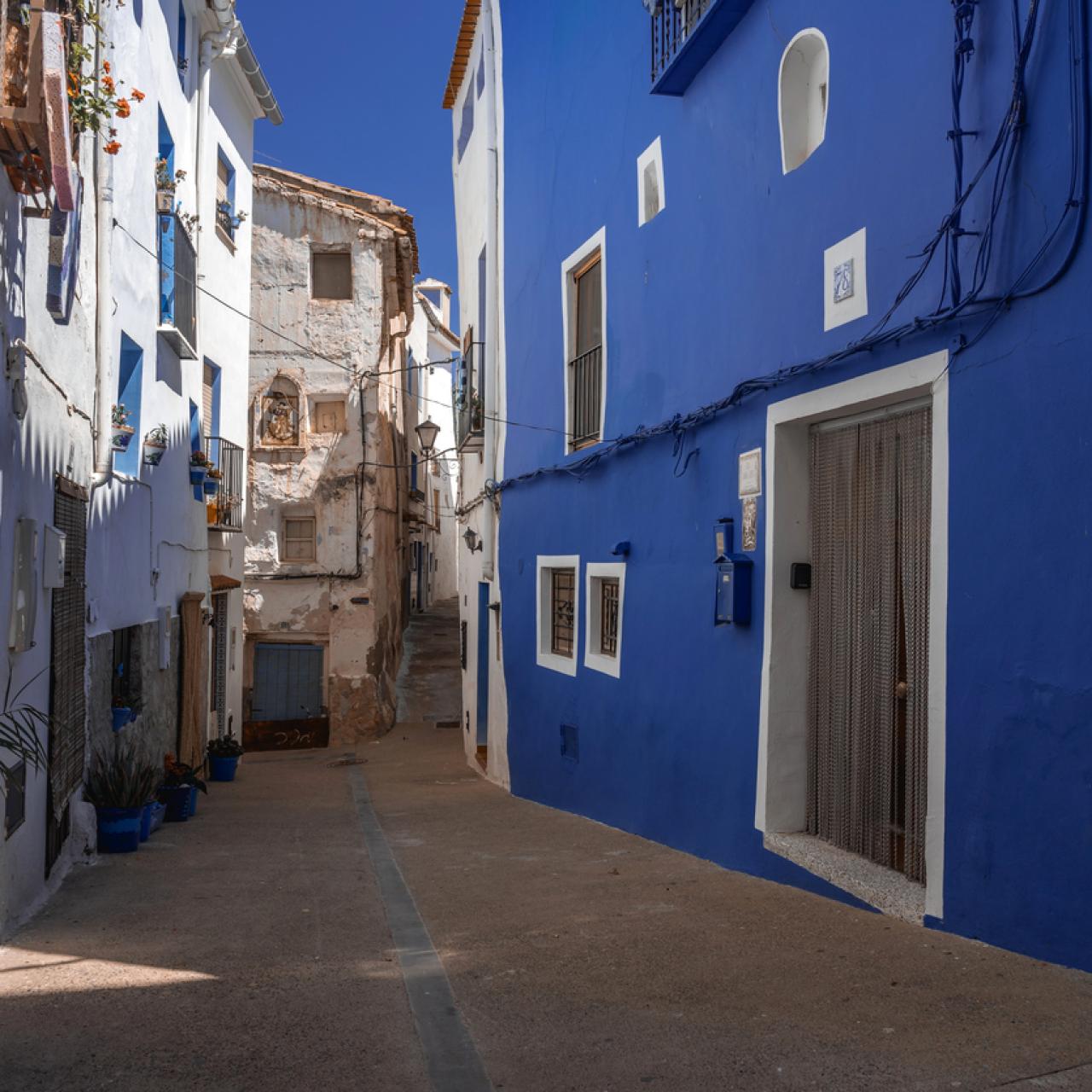 Casas azules en Chelva, Comunidad Valenciana.