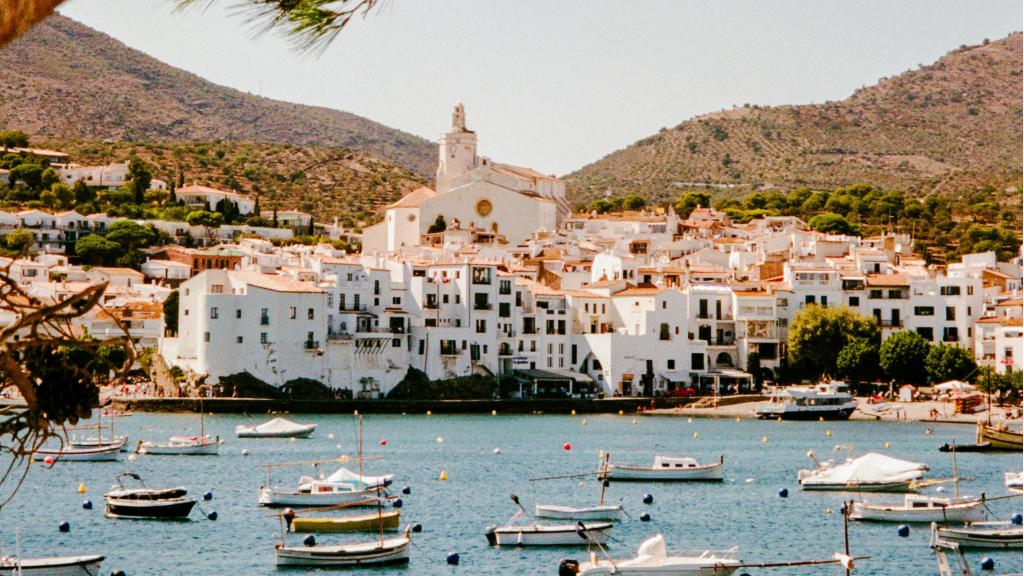 Cadaqués visto desde la bahía.